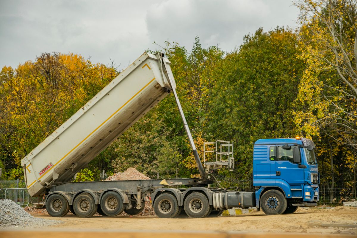 Dump truck